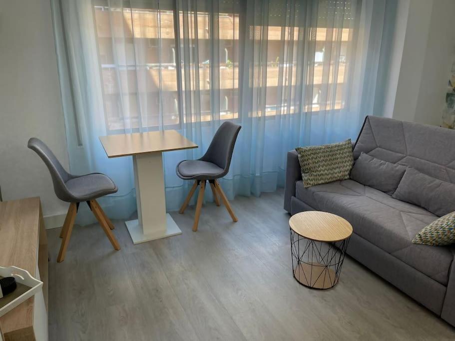 Oasis Plus Севилья Экстерьер фото
